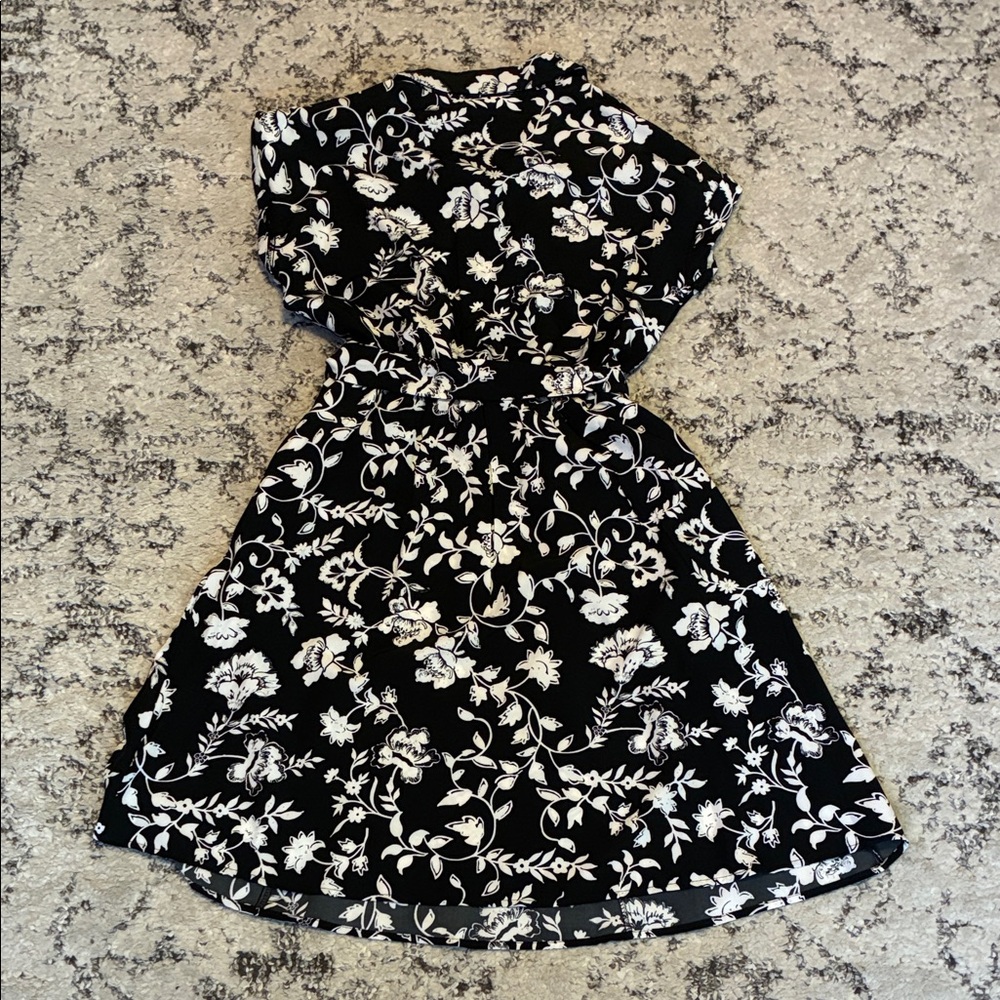 Like-new Lucky Brand Floral Black and White Dress—-Size: Small - Picture 4 of 5